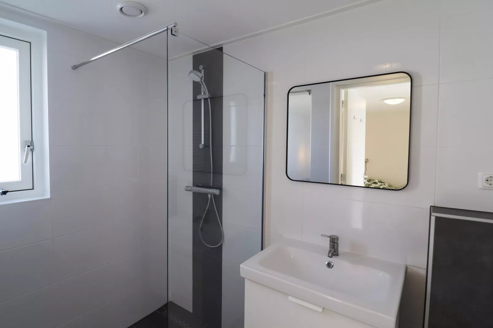 Chalet in Sint Nyk-Bathroom