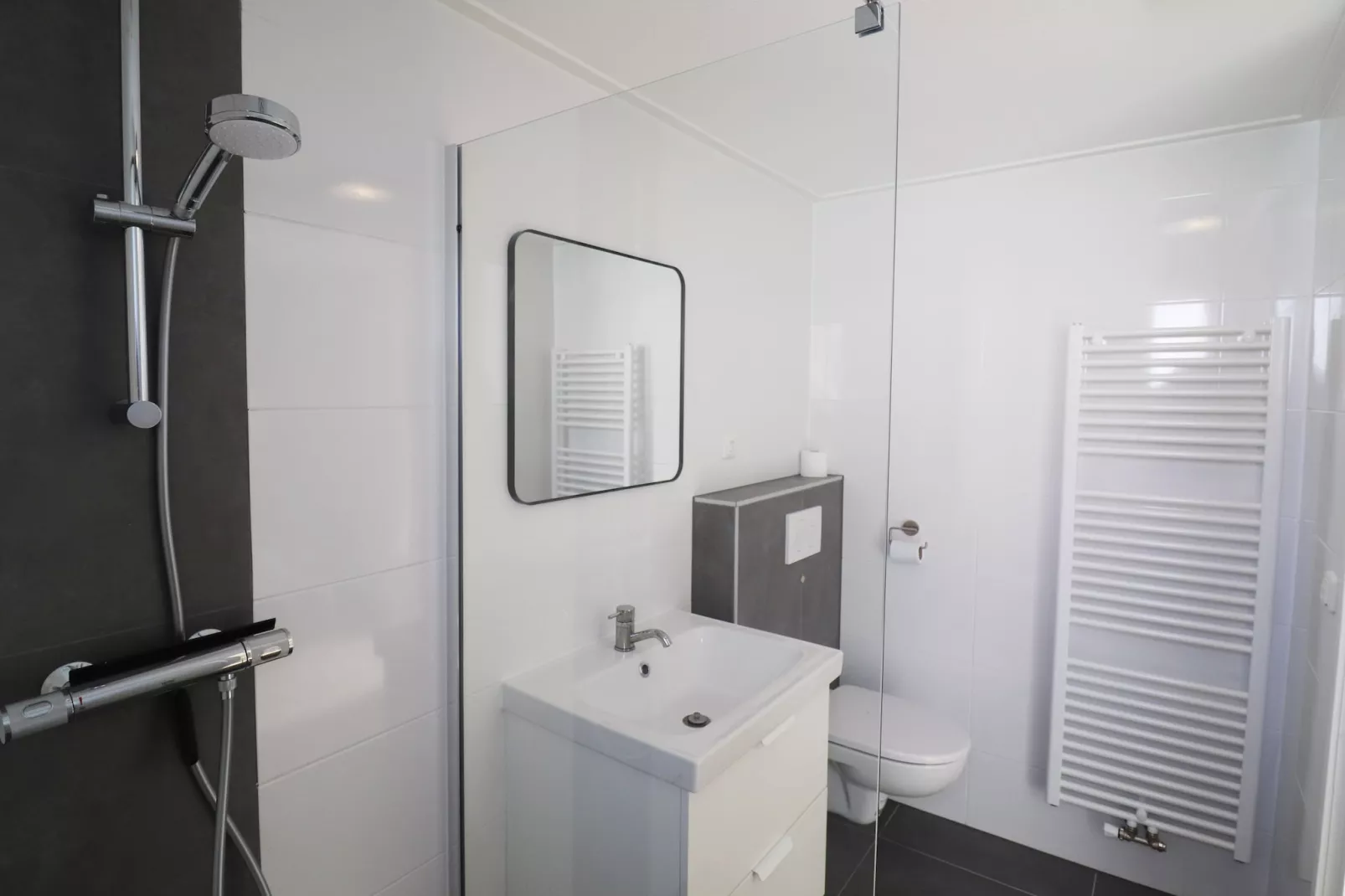 Chalet in Sint Nyk-Bathroom
