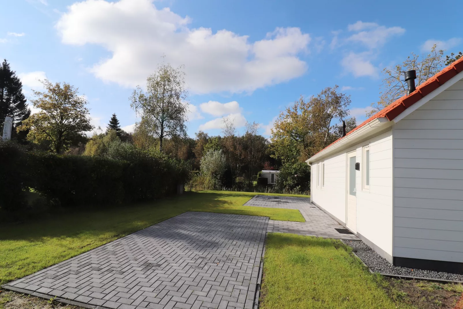 Chalet in Sint Nyk-Gardens summer