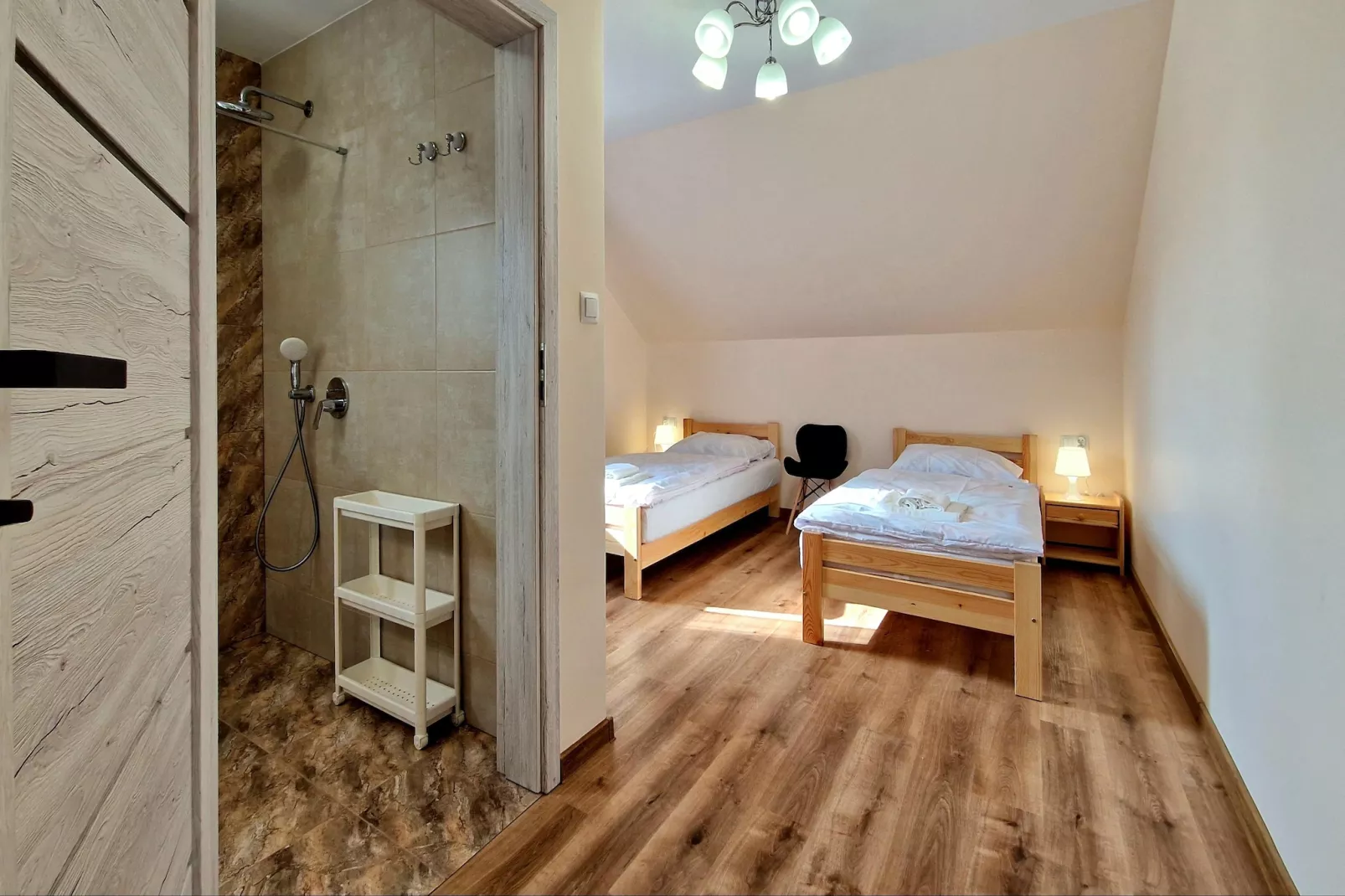 Komfortowy dom wakacyjny z basenem dla 6 osób-Bedroom