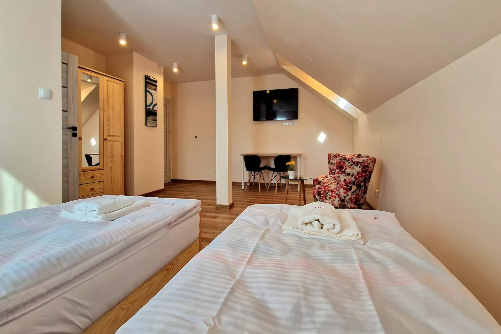 Komfortowy dom wakacyjny z basenem dla 6 osób-Bedroom