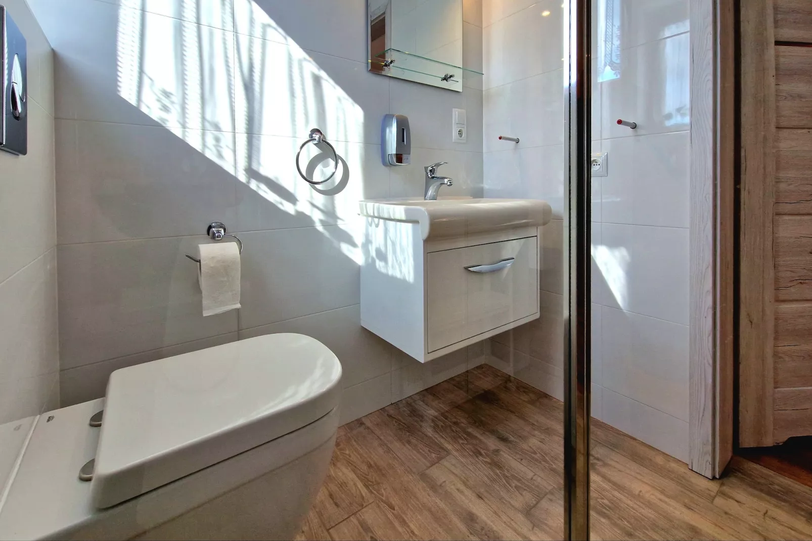 Komfortowy dom wakacyjny z basenem dla 6 osób-Bathroom