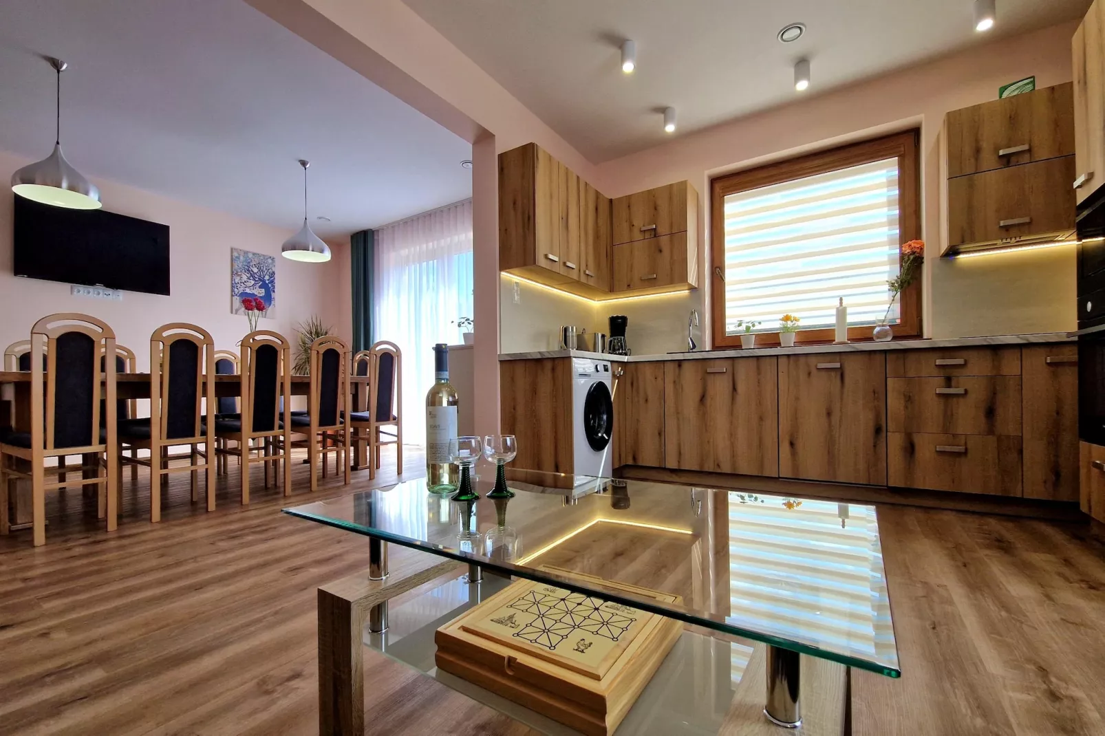Komfortowy dom wakacyjny z basenem dla 8 osób-Dining room