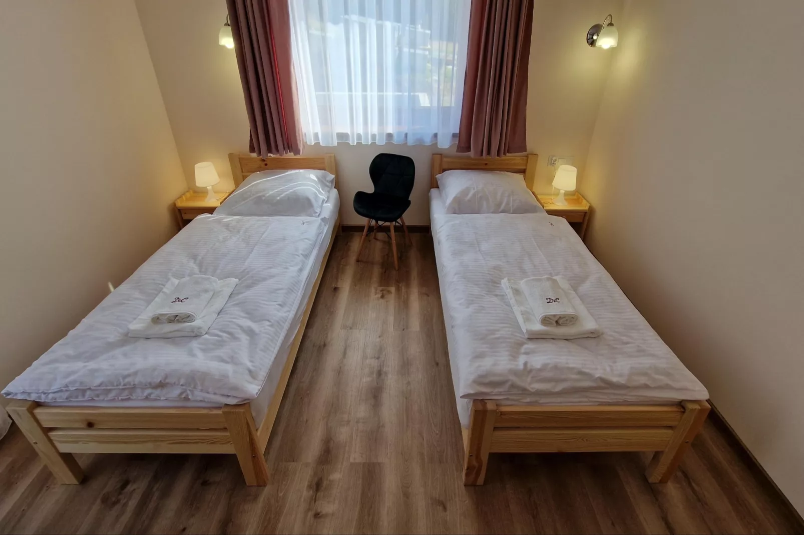 Komfortowy dom wakacyjny z basenem dla 8 osób-Bedroom