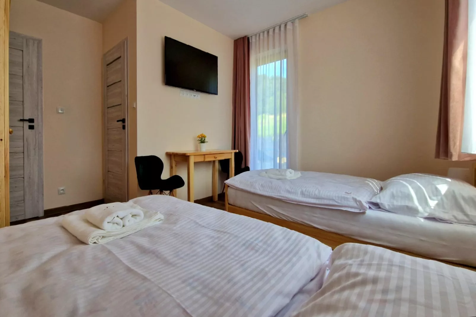 Komfortowy dom wakacyjny z basenem dla 8 osób-Bedroom