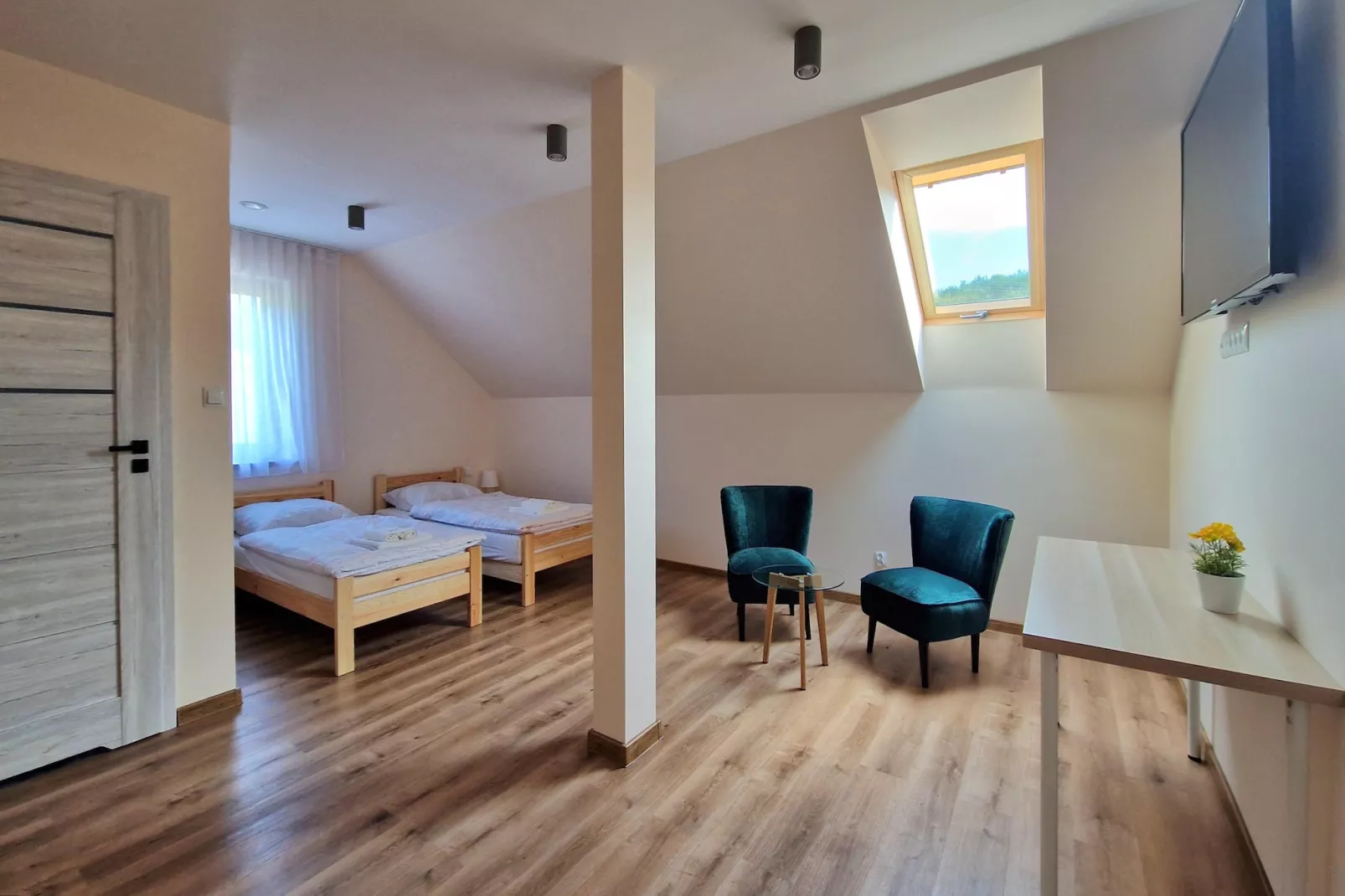 Komfortowy dom wakacyjny z basenem dla 8 osób-Bedroom