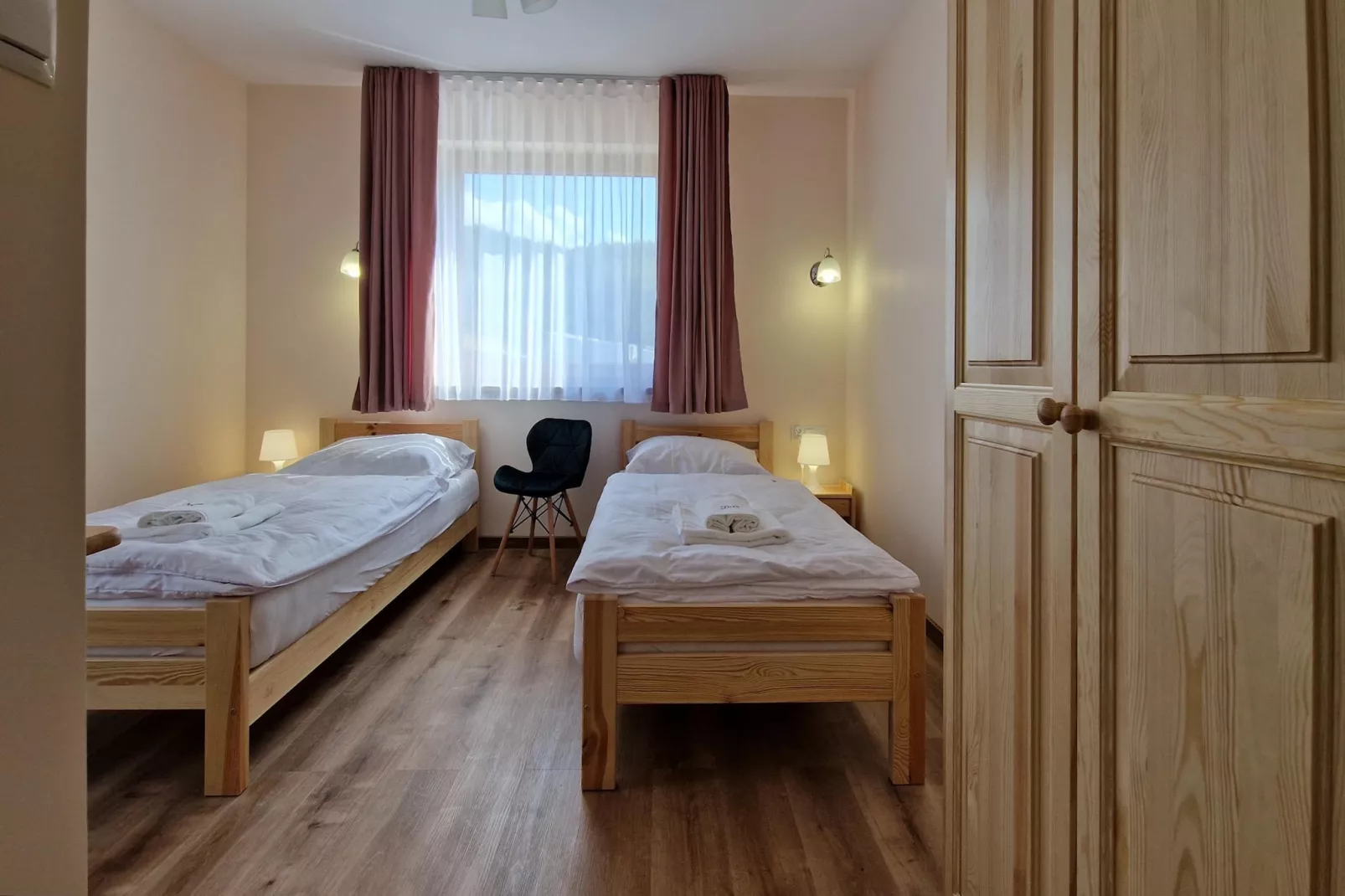 Komfortowy dom wakacyjny z basenem dla 10 osób