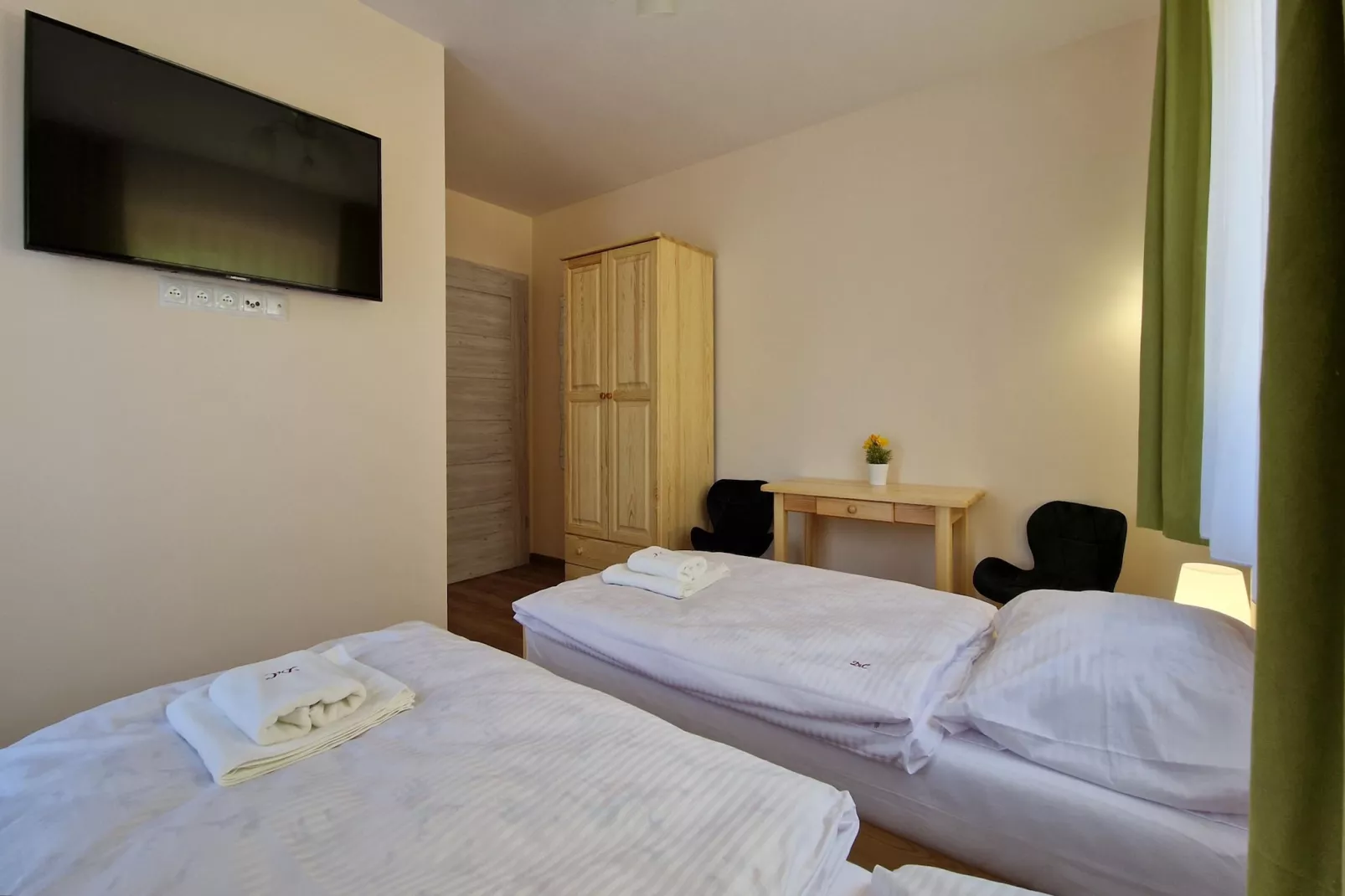 Komfortowy dom wakacyjny z basenem dla 10 osób-Bedroom