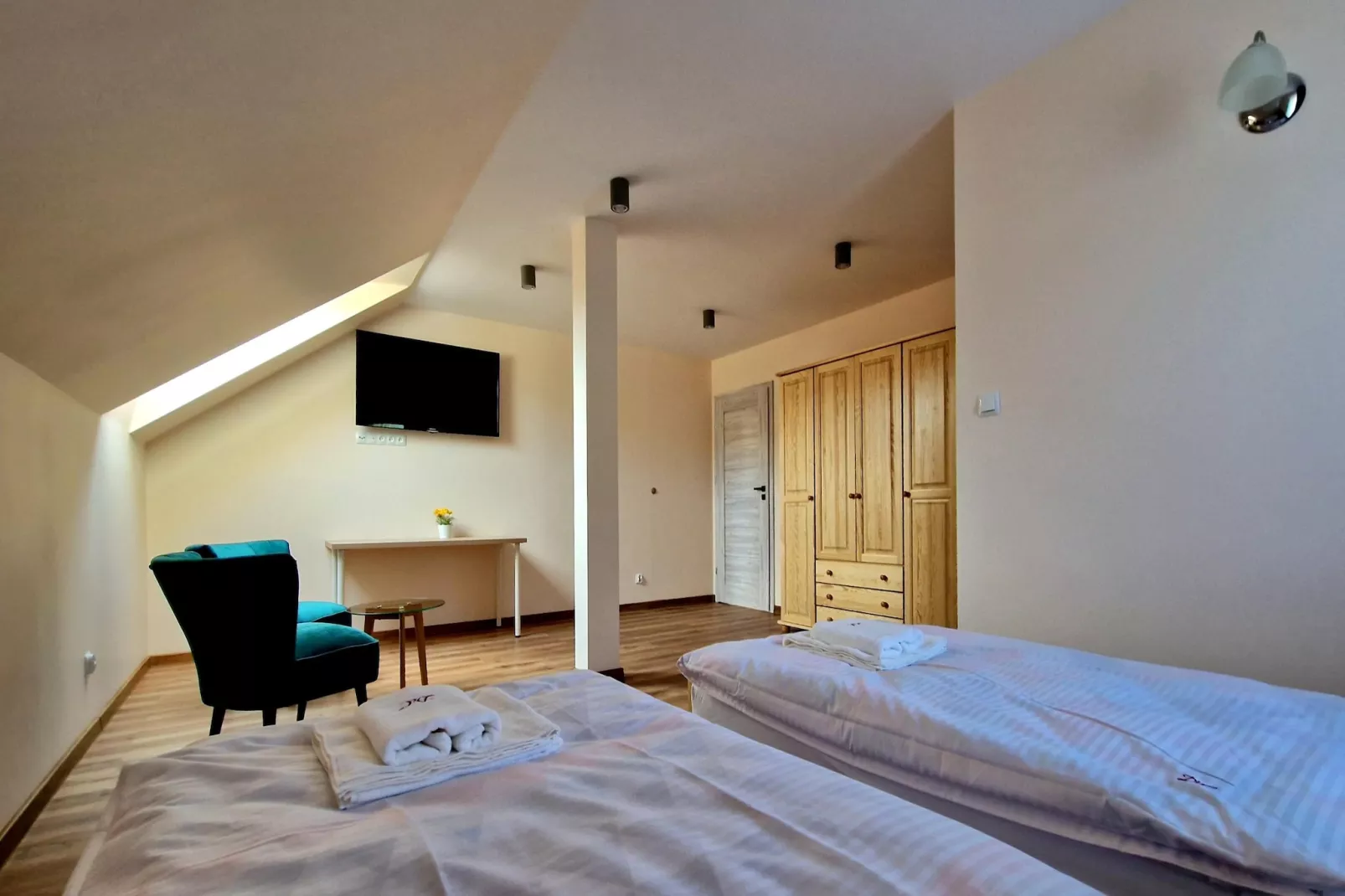 Komfortowy dom wakacyjny z basenem dla 10 osób-Bedroom