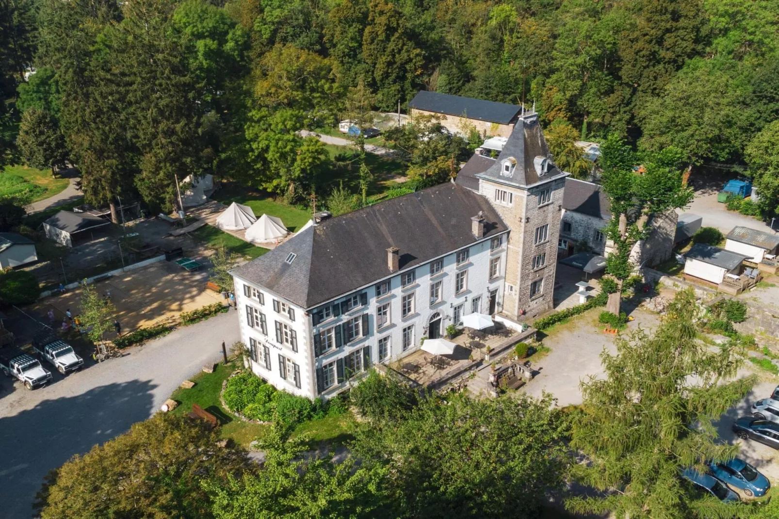 Appartement voor vier Domain Château Dieupart-Außenbereich Sommer