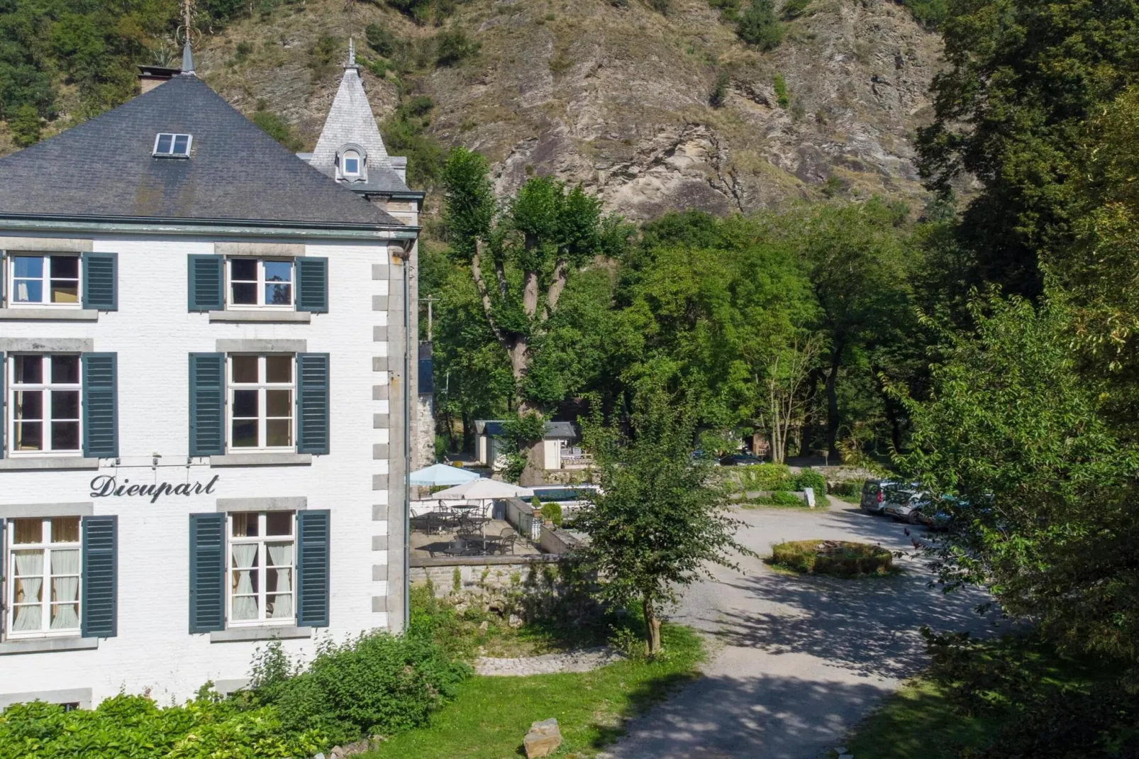 Appartement voor vier Domain Château Dieupart-Aussicht Sommer