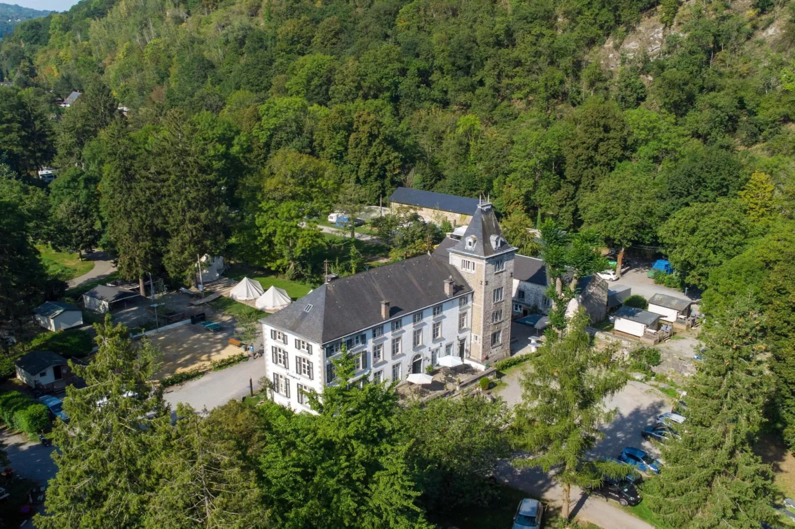 Appartement voor zes Domain Château Dieupart-Exterior summer