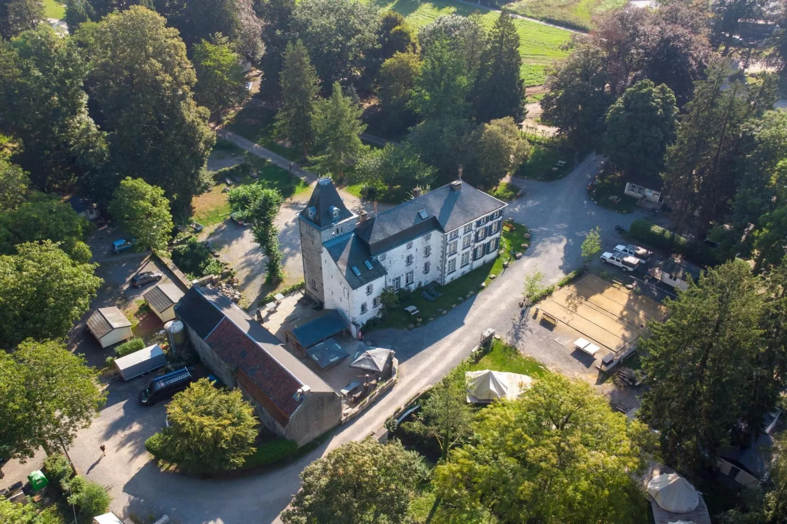 Appartement voor zes Domain Château Dieupart-Exterior summer