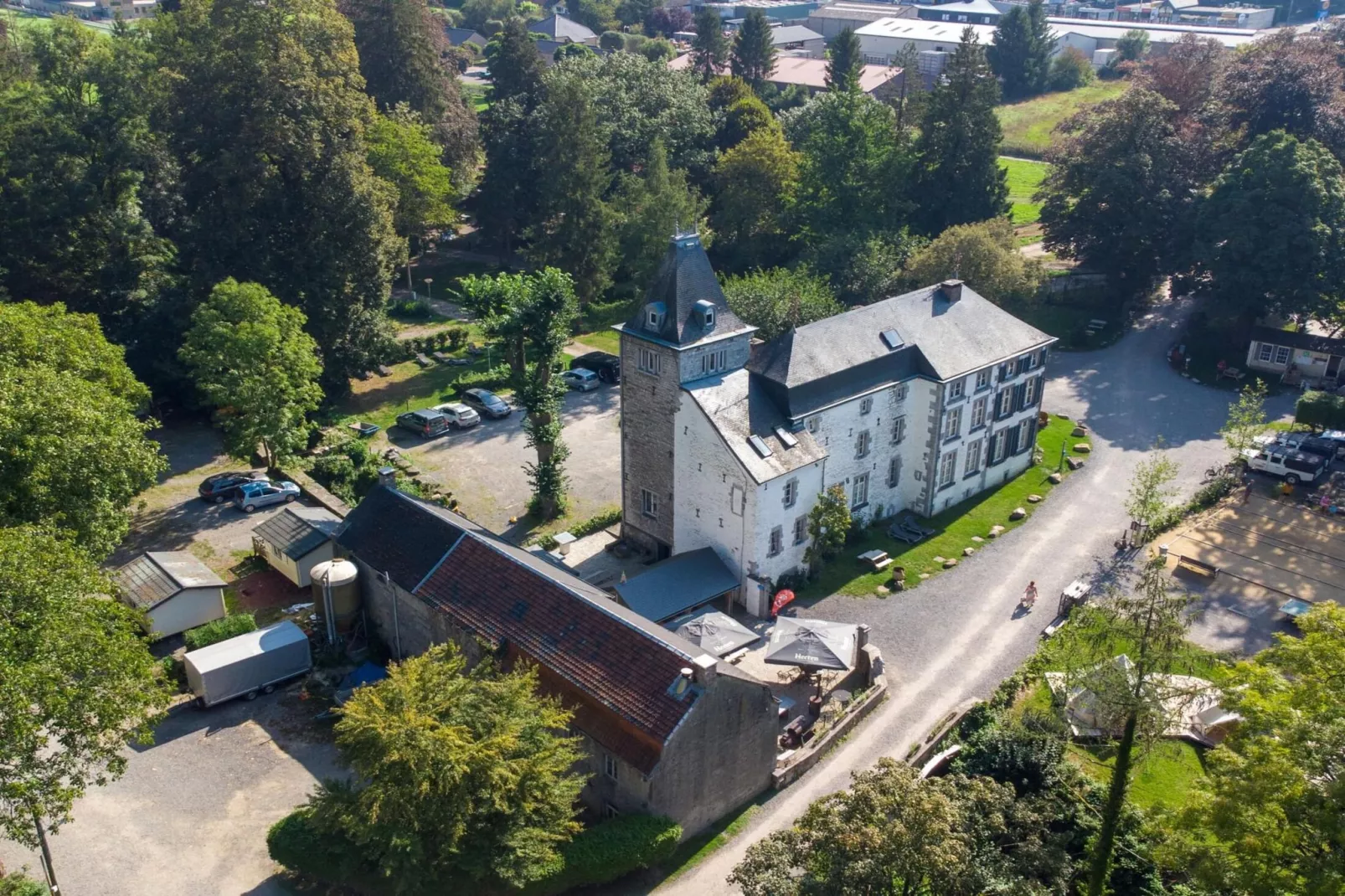Appartement voor zes Domain Château Dieupart-Exterior summer
