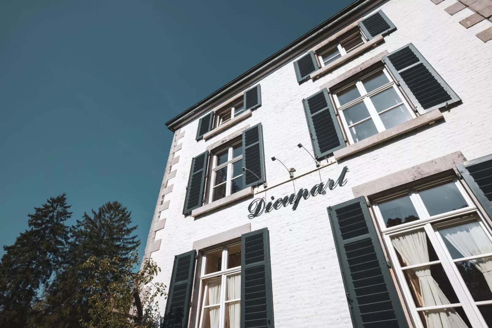 Appartement voor zes Domain Château Dieupart-Exterior summer