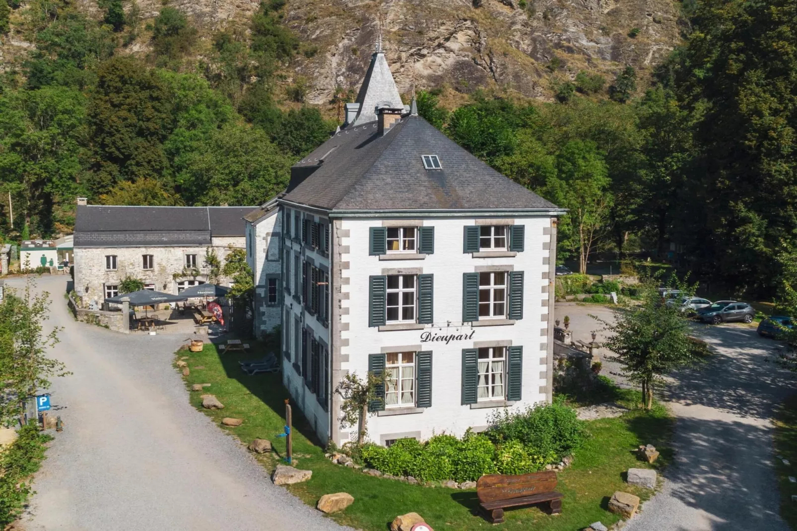 Appartement voor zes Domain Château Dieupart-Exterior summer