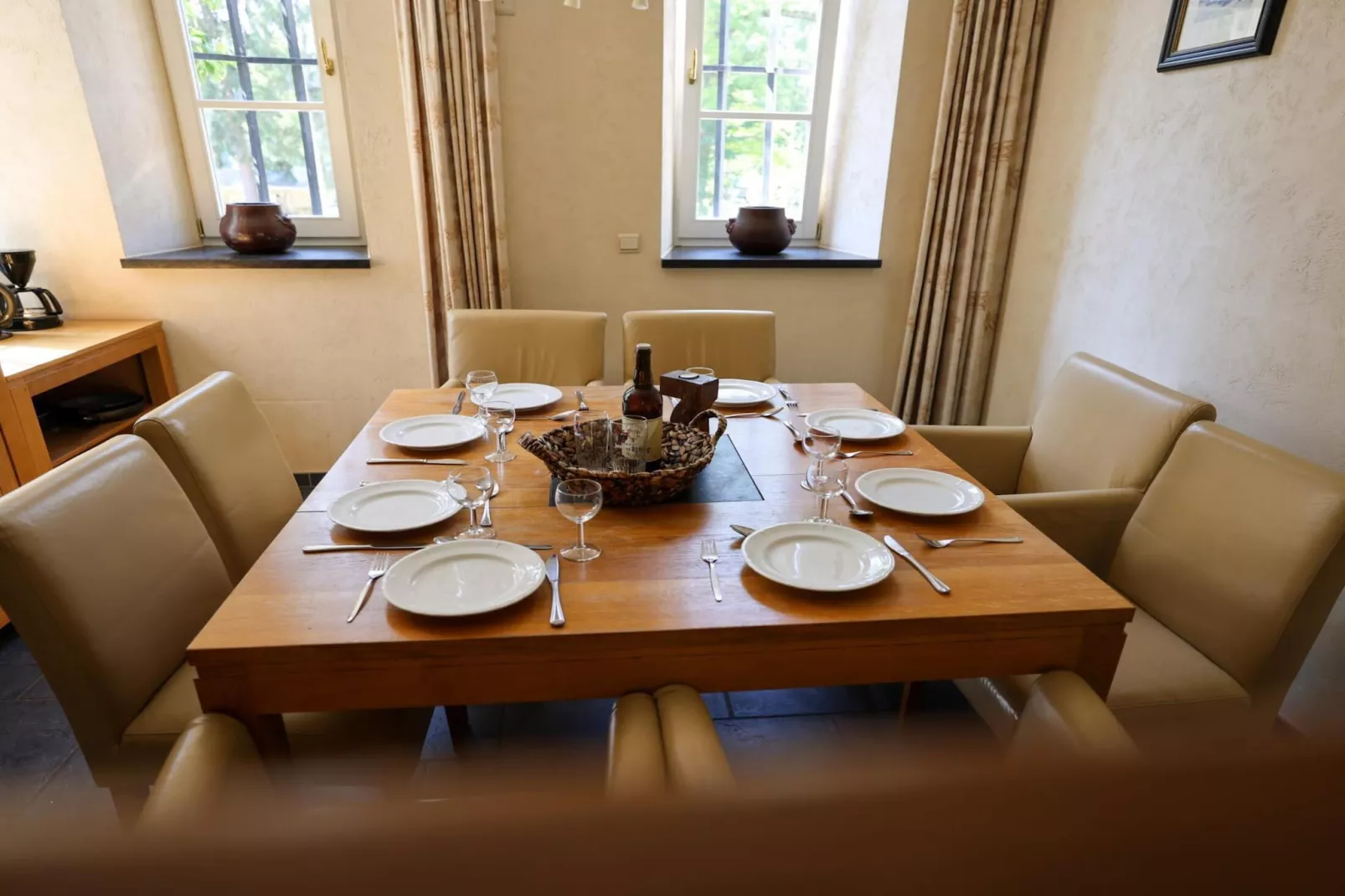 Appartement voor zes Domain Château Dieupart-Dining room