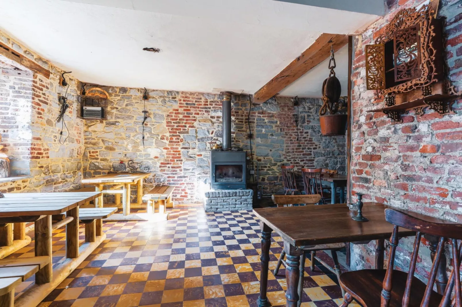 Appartement voor zes Domain Château Dieupart-Dining room