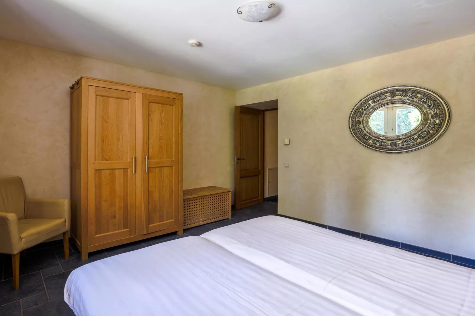 Appartement voor zes Domain Château Dieupart-Bedroom