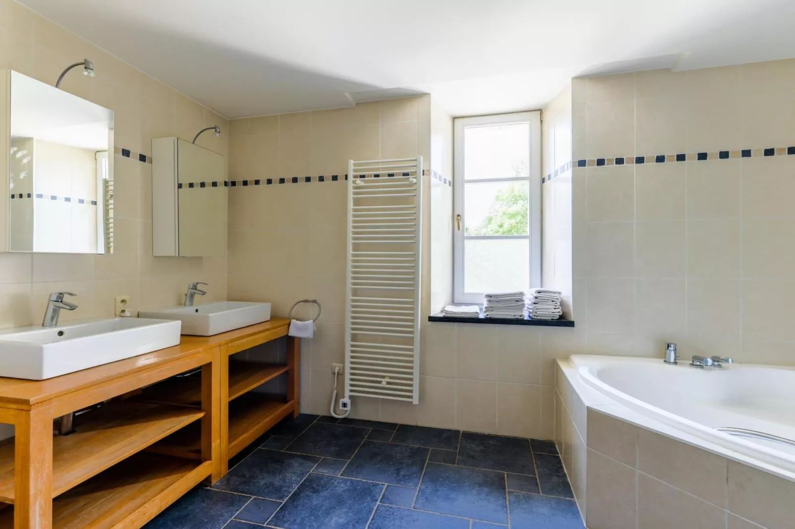 Appartement voor zes Domain Château Dieupart-Bathroom