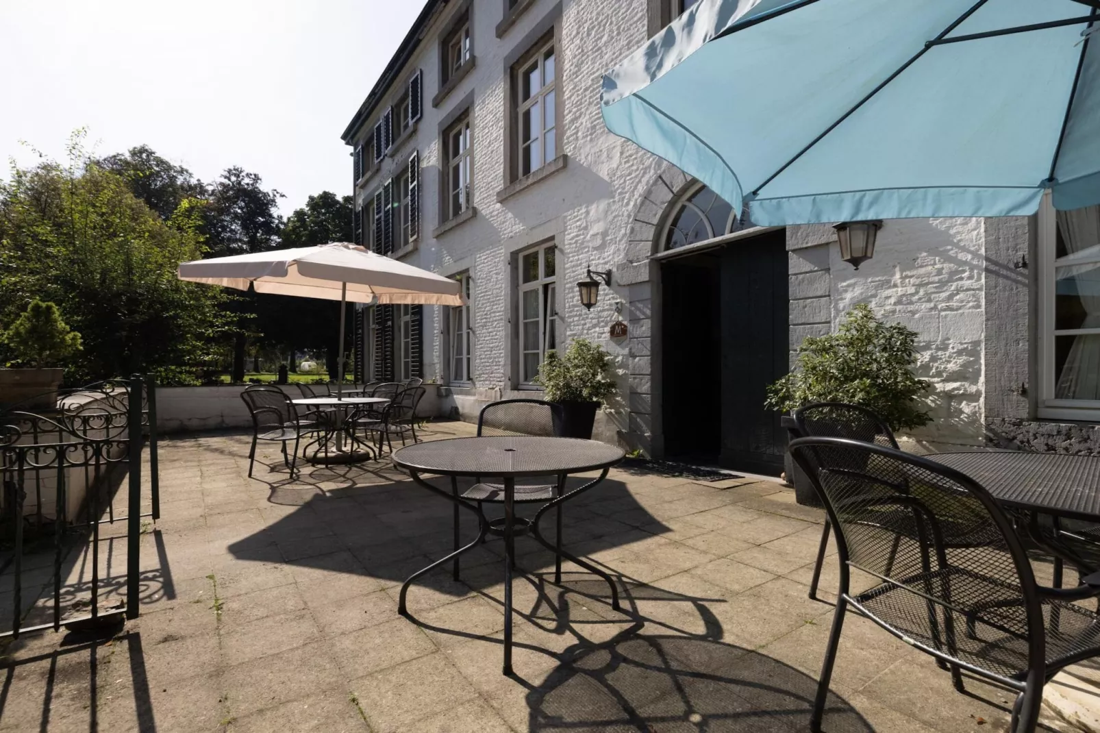 Appartement voor zes Domain Château Dieupart-Terrace balcony