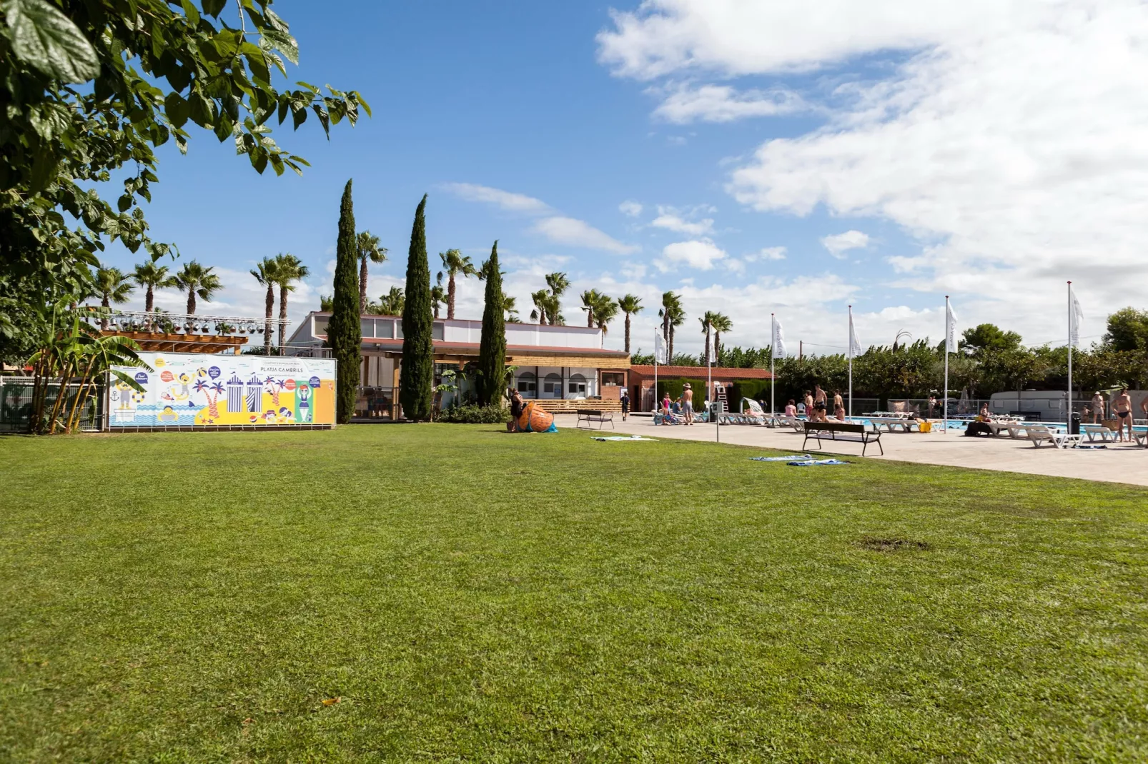 Camping Cambrils Playa 3 BUNGALOW NEW MEDITERRANI-Gardens summer