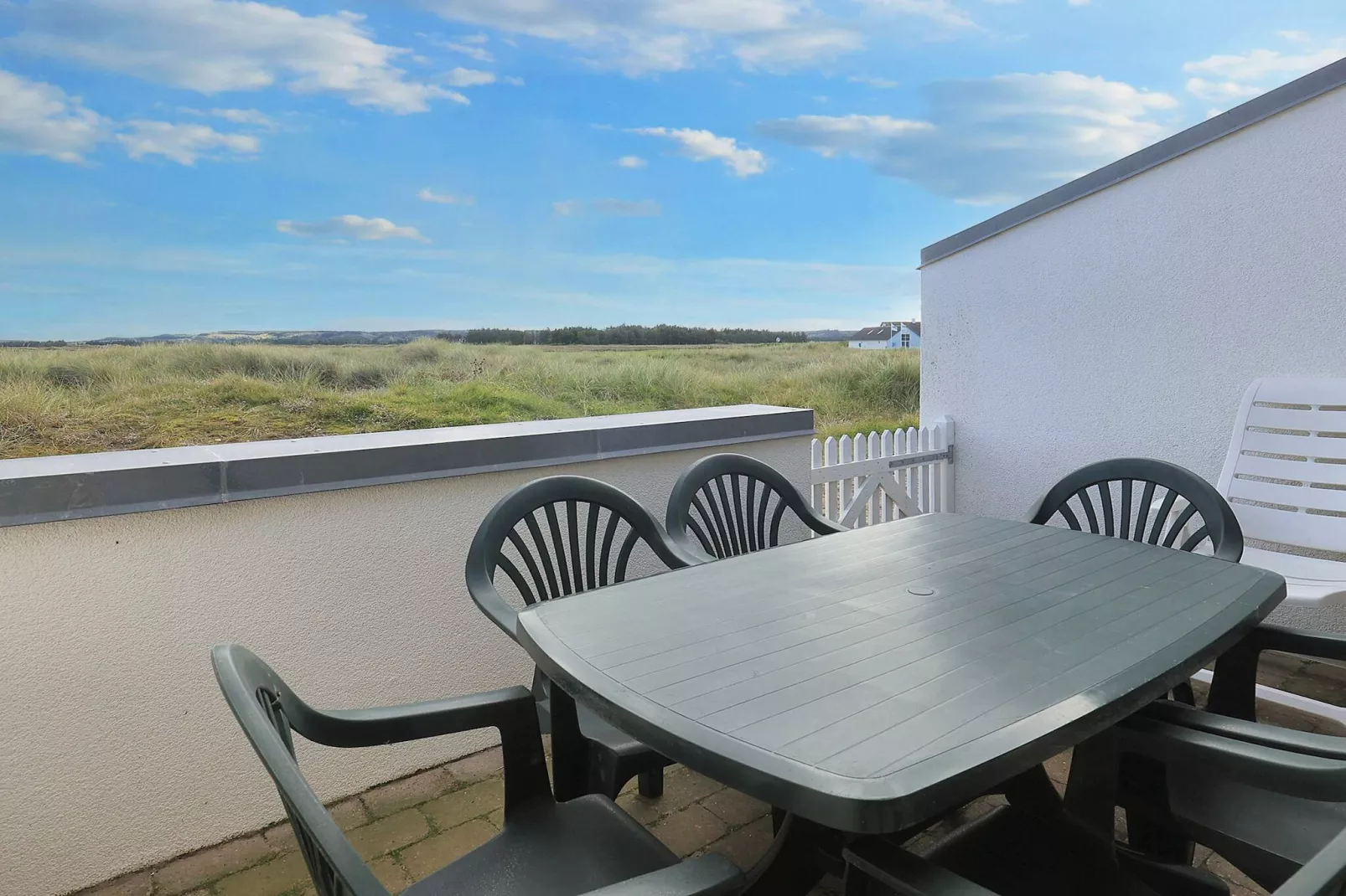 Seaside Serenity in TAYsinge-By Traum-View