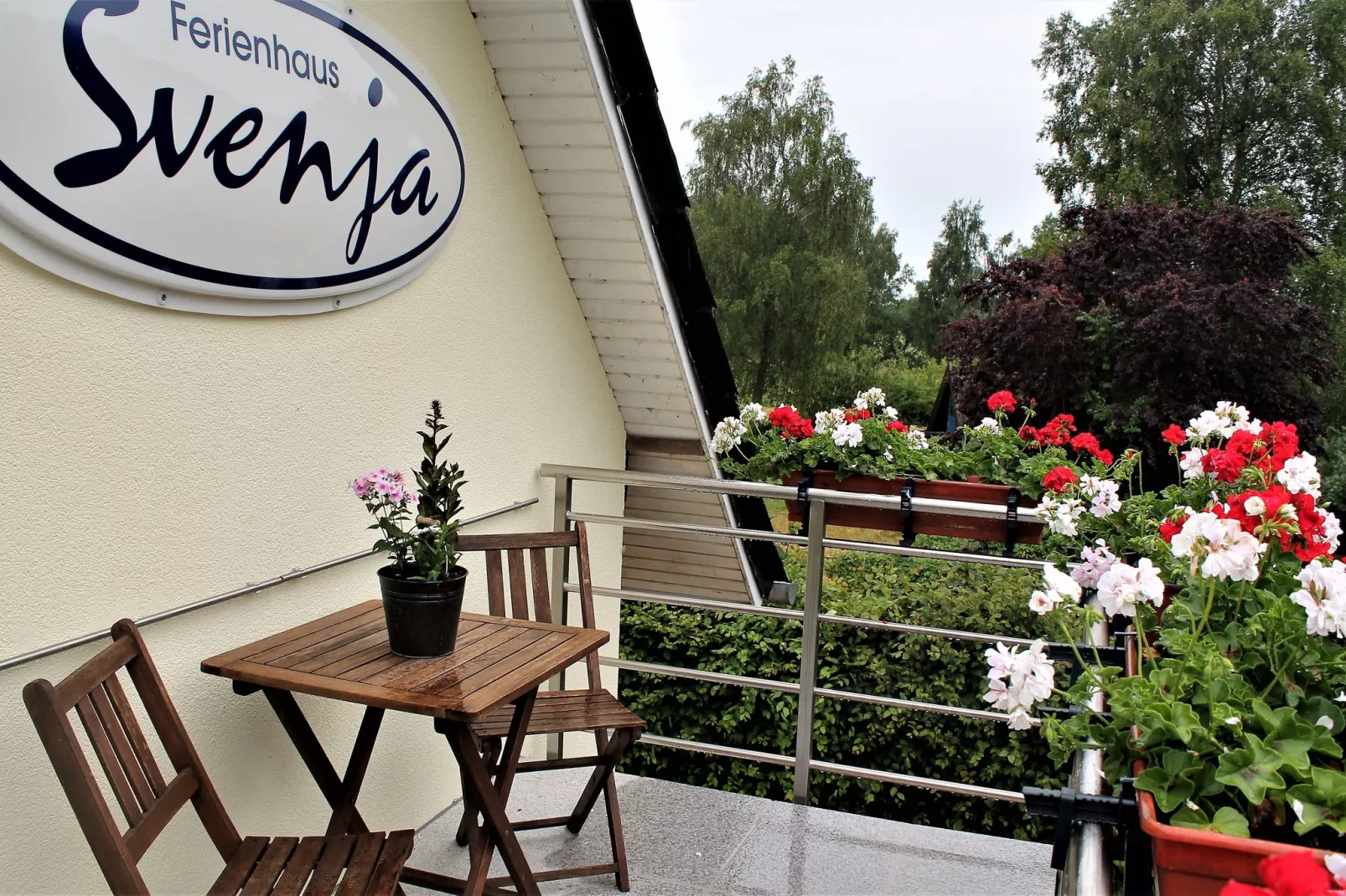 Svenja im Obergeschoss-Terrace balcony