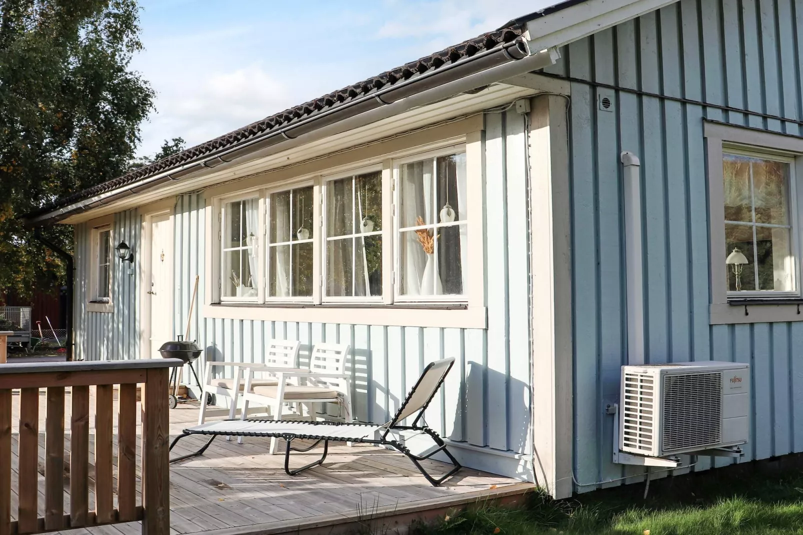 Charming holiday home with terrace-By Traum-Outdoor