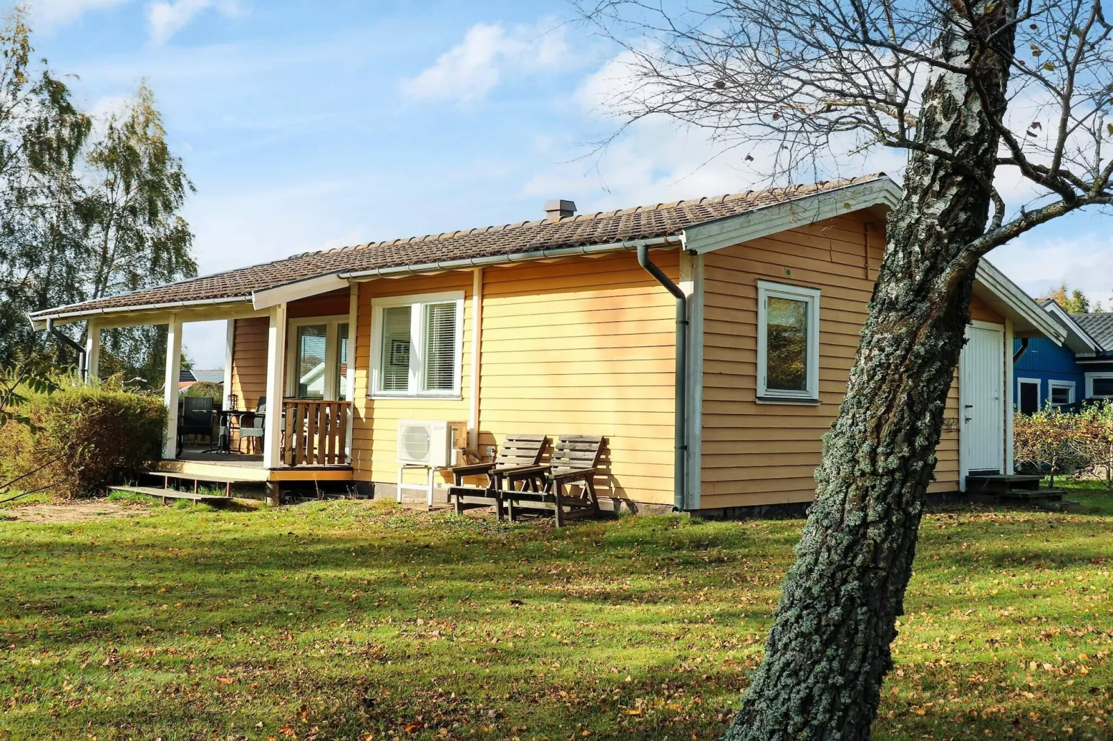 Cosy holiday home with balcony-Outdoor