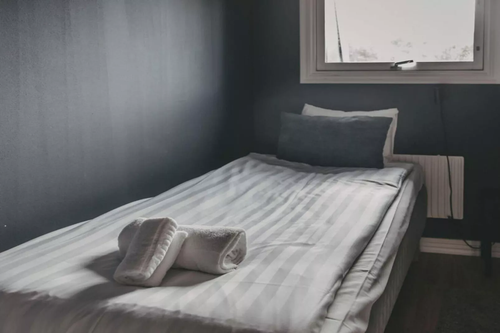 Room in a hotel with free breakfast-Indoor