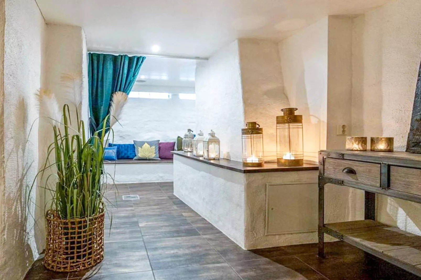 Nice 4-star hotel room with free breakfast-Indoor