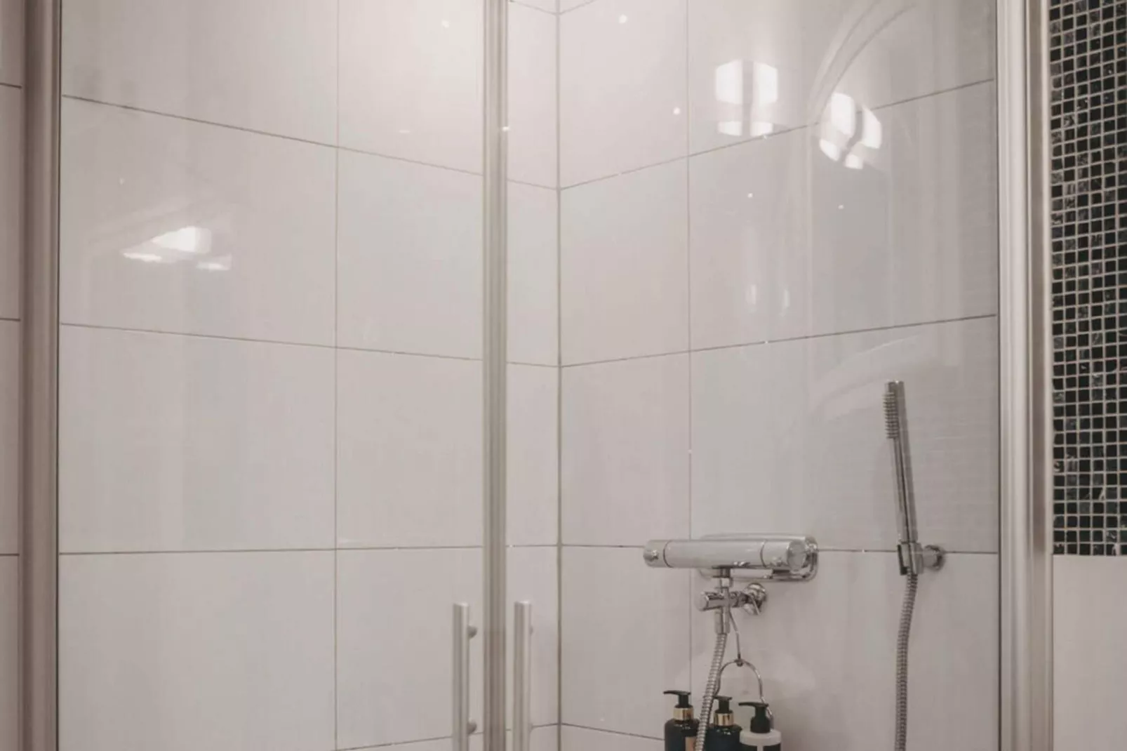 Nice Room with Free Breakfast, Spa Bath-Indoor
