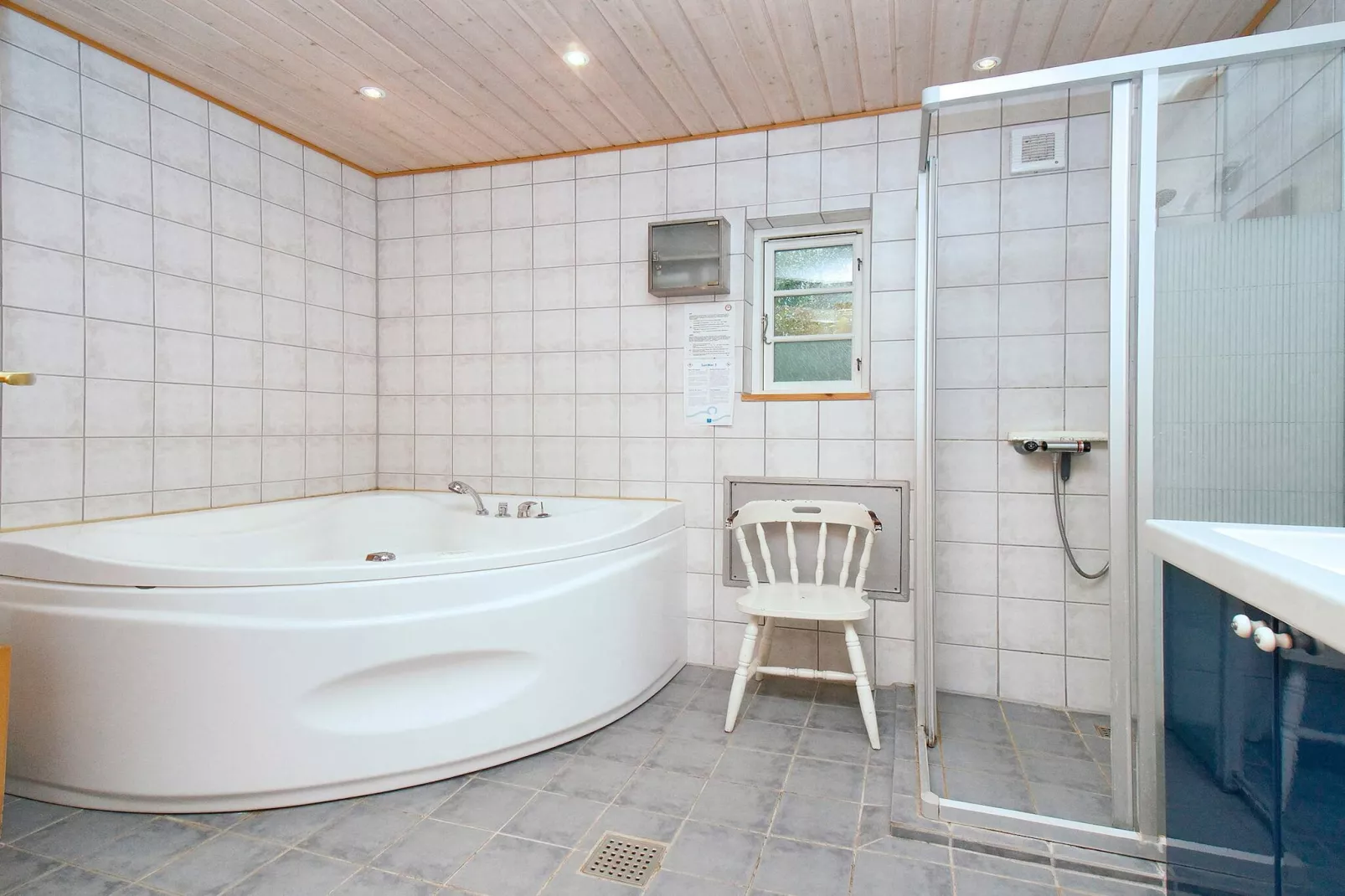 8 person holiday home in Jægerspris-By Traum-Spa