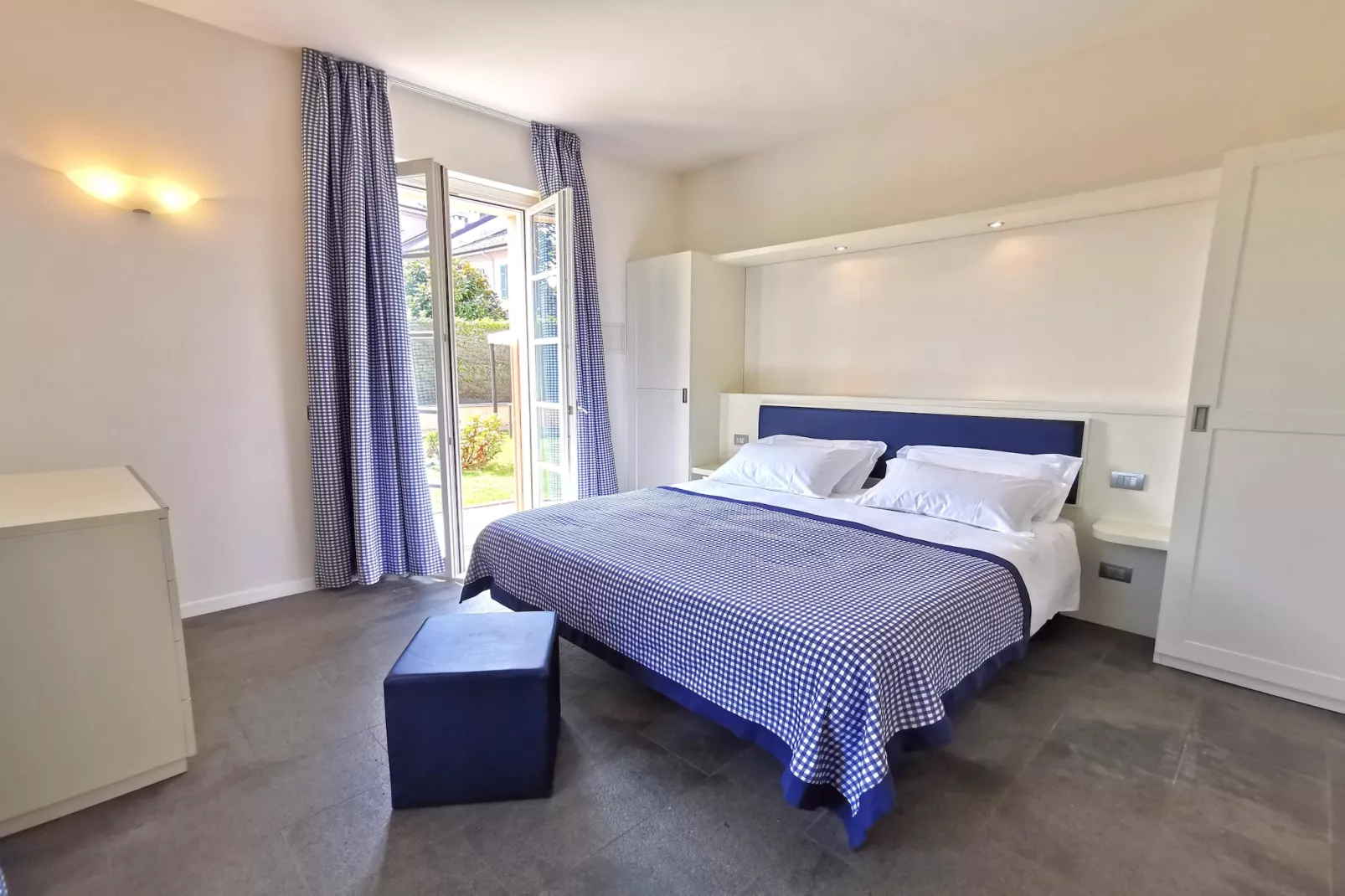 Residence Antico Verbano Meina-Bilo2-Schlafzimmer