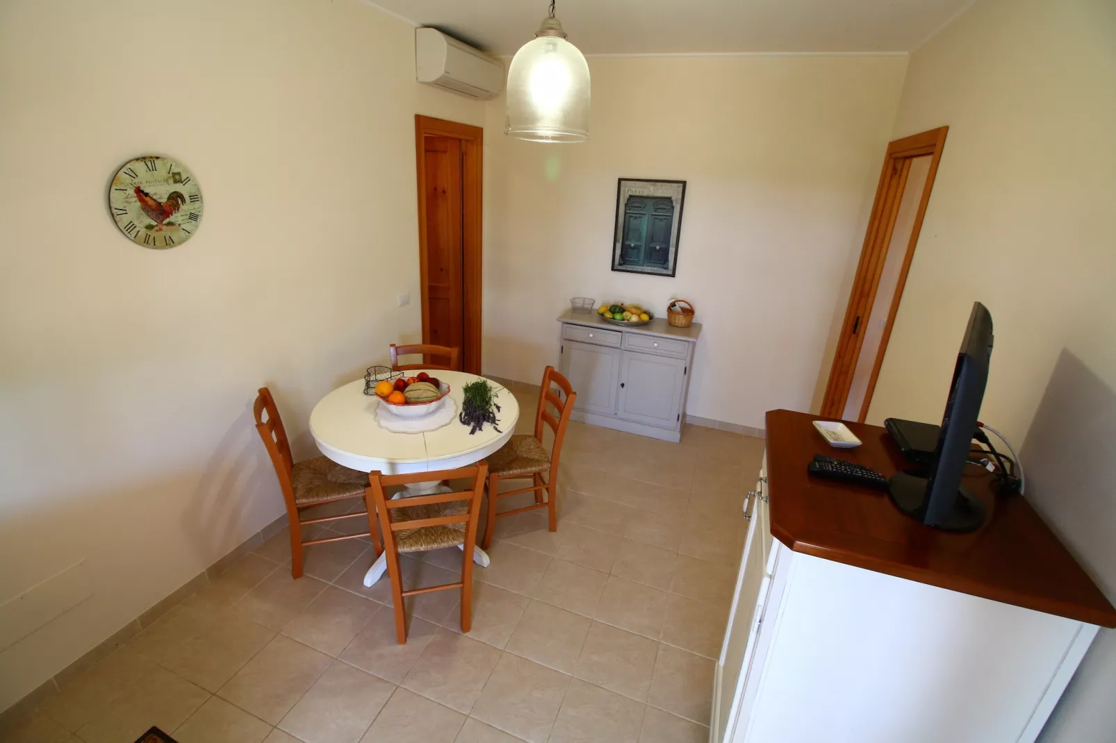 Rosa-Dining room