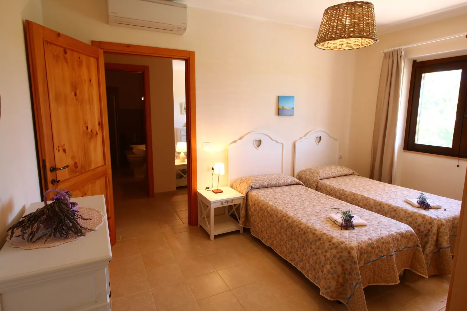 Rosa-Bedroom