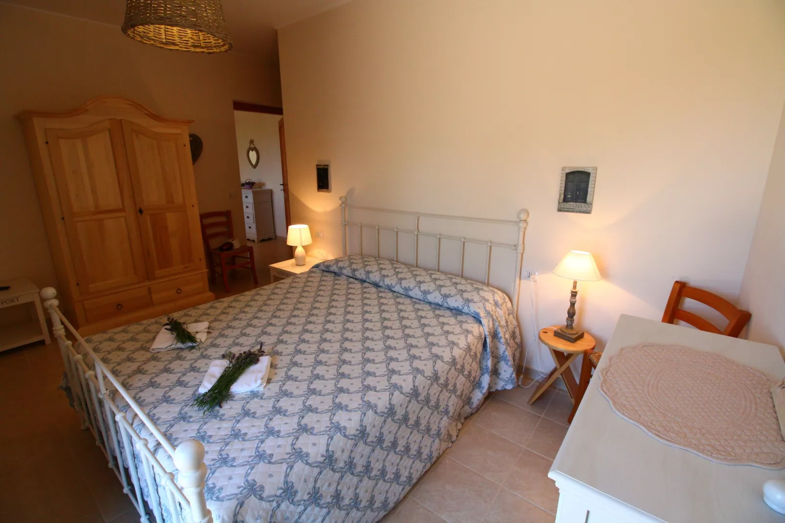 Rosa-Bedroom