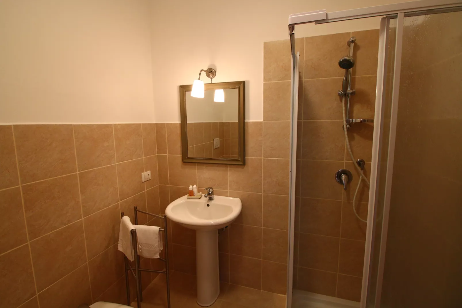 Rosa-Bathroom