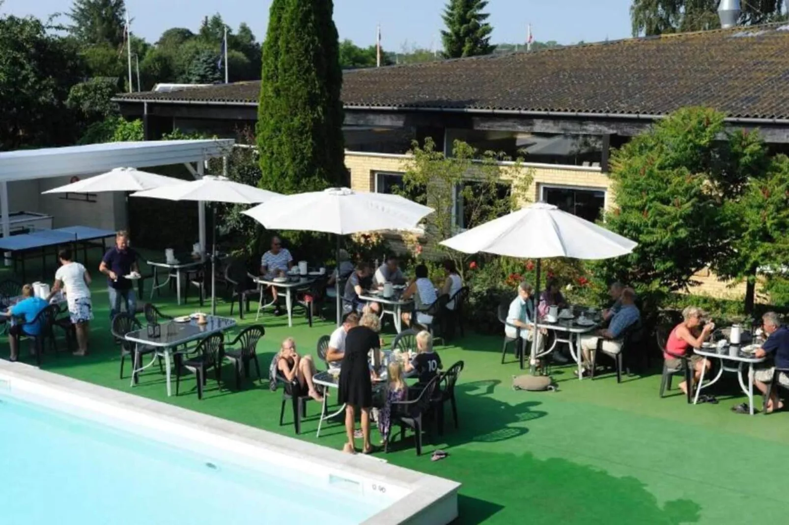 Holiday home with local attractions-Pool