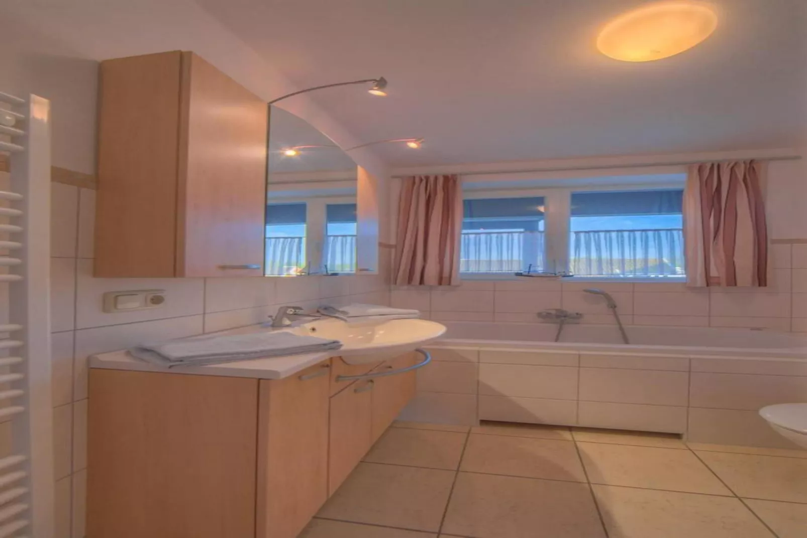Mitteldeck 424-Bathroom