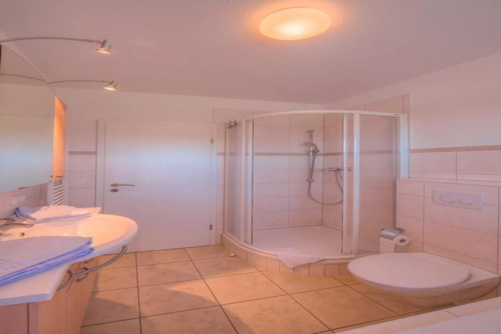 Mitteldeck 463-Bathroom