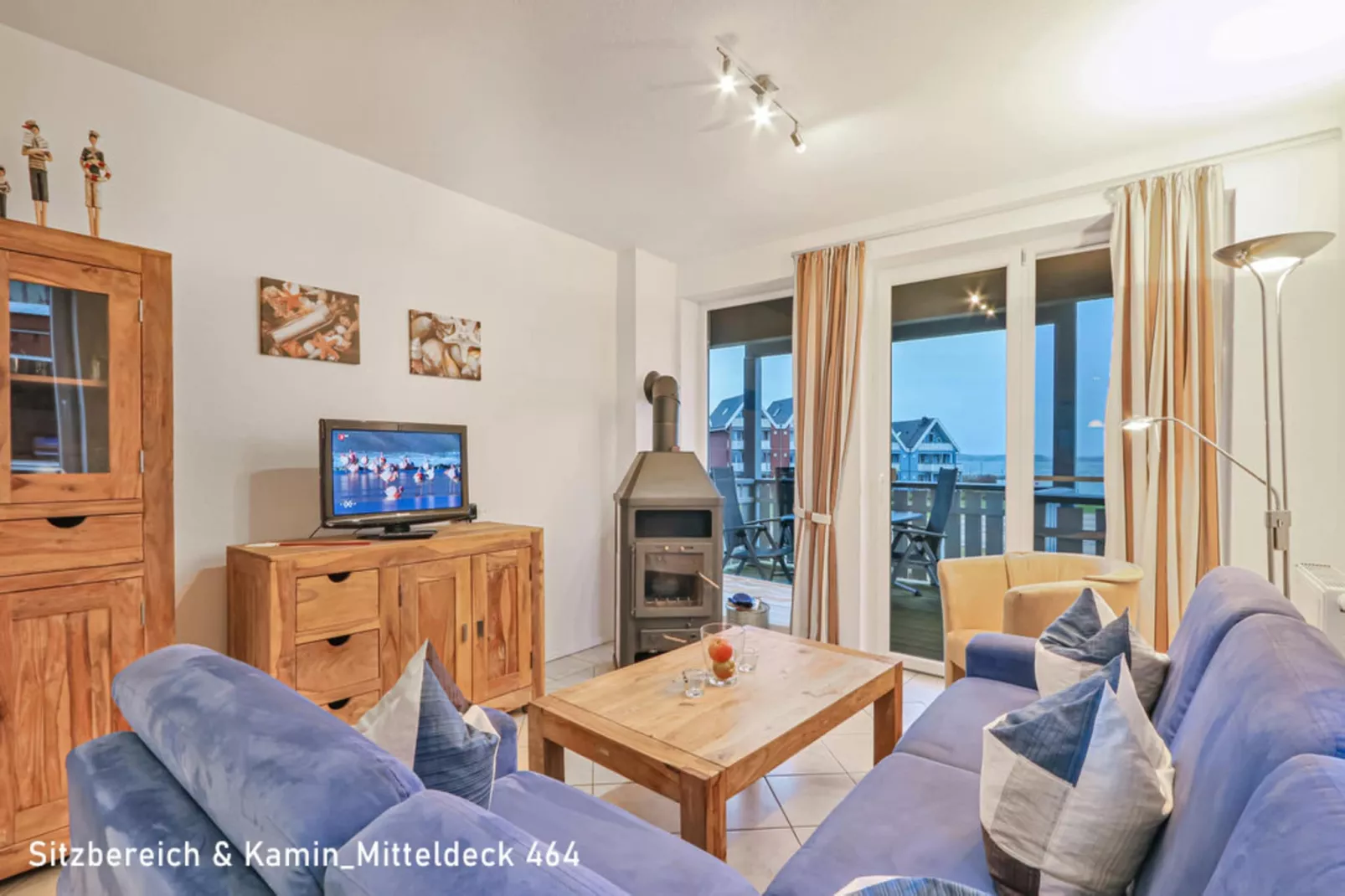 Mitteldeck 464-Living room