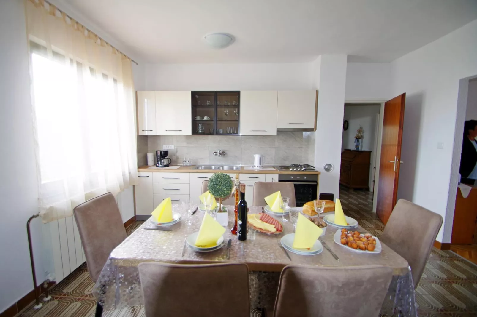 Genio-Dining room