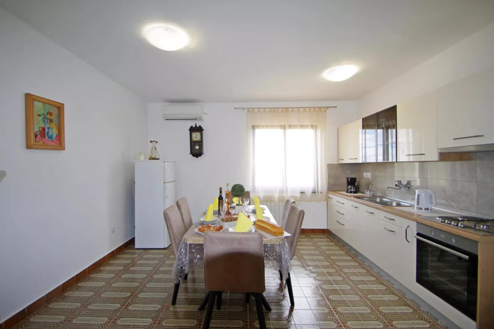 Genio-Dining room
