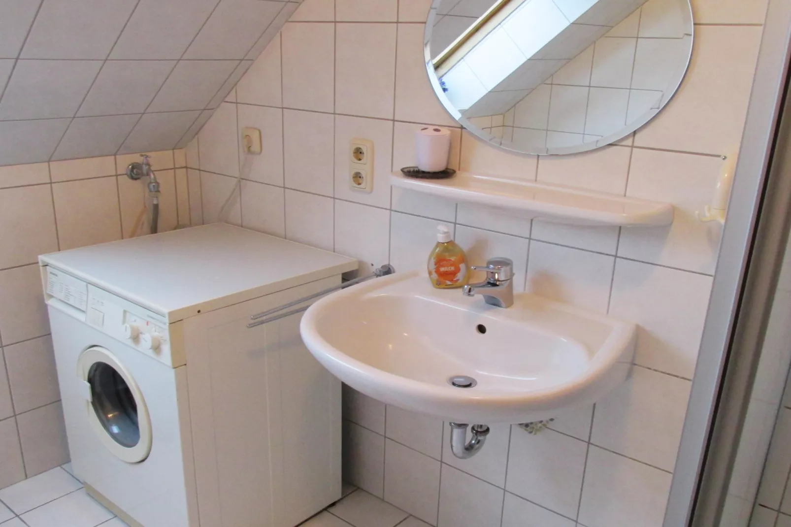 Doppelhaushälfte Nordseerose 125-Bathroom