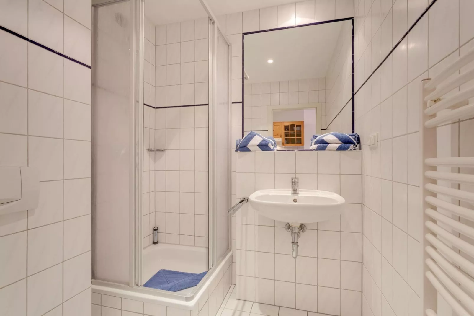 Arko 4  am feinsandigen Strand-Bathroom