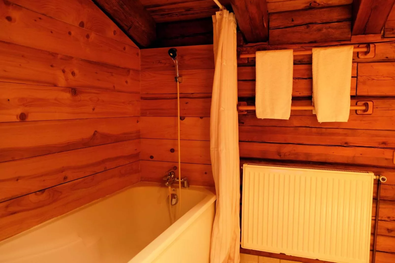 Chalet Elliot Est-Bathroom