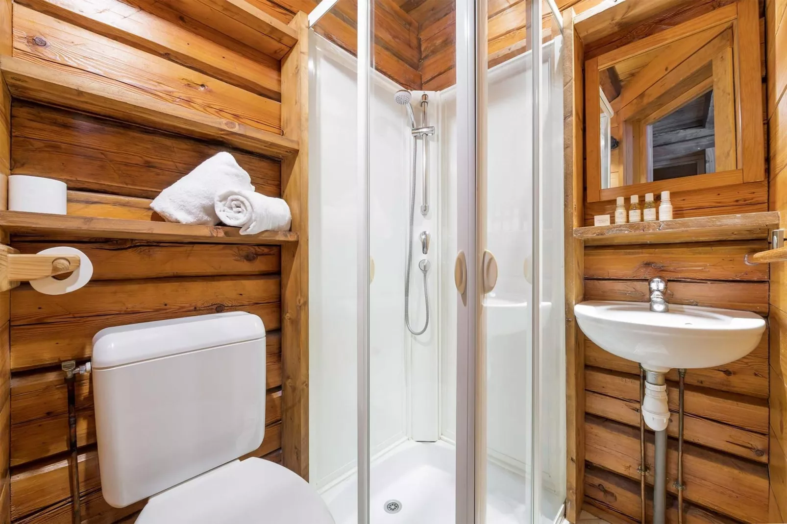 Chalet Elliot Est-Bathroom