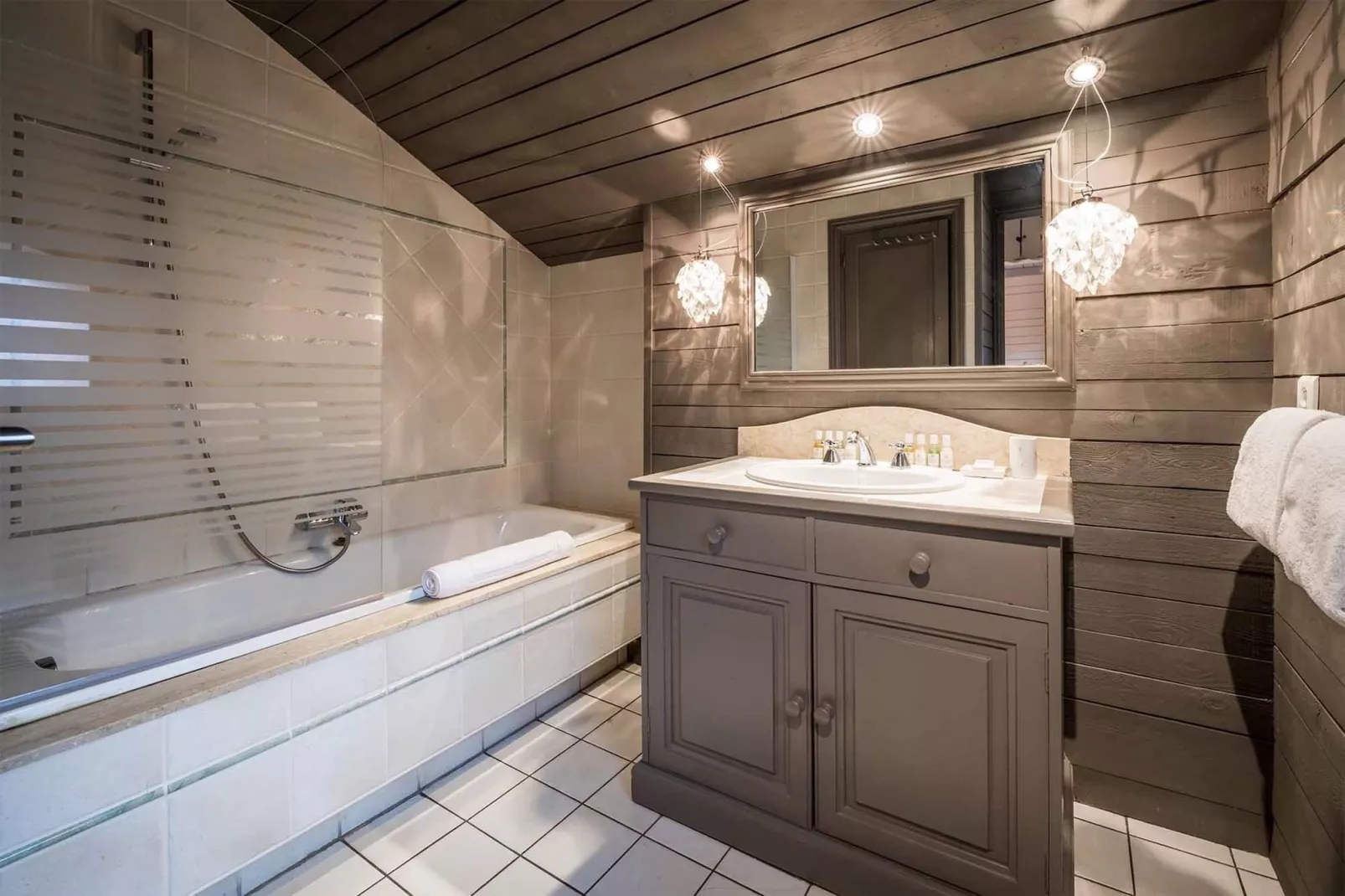 Chalet Etienne-Bathroom